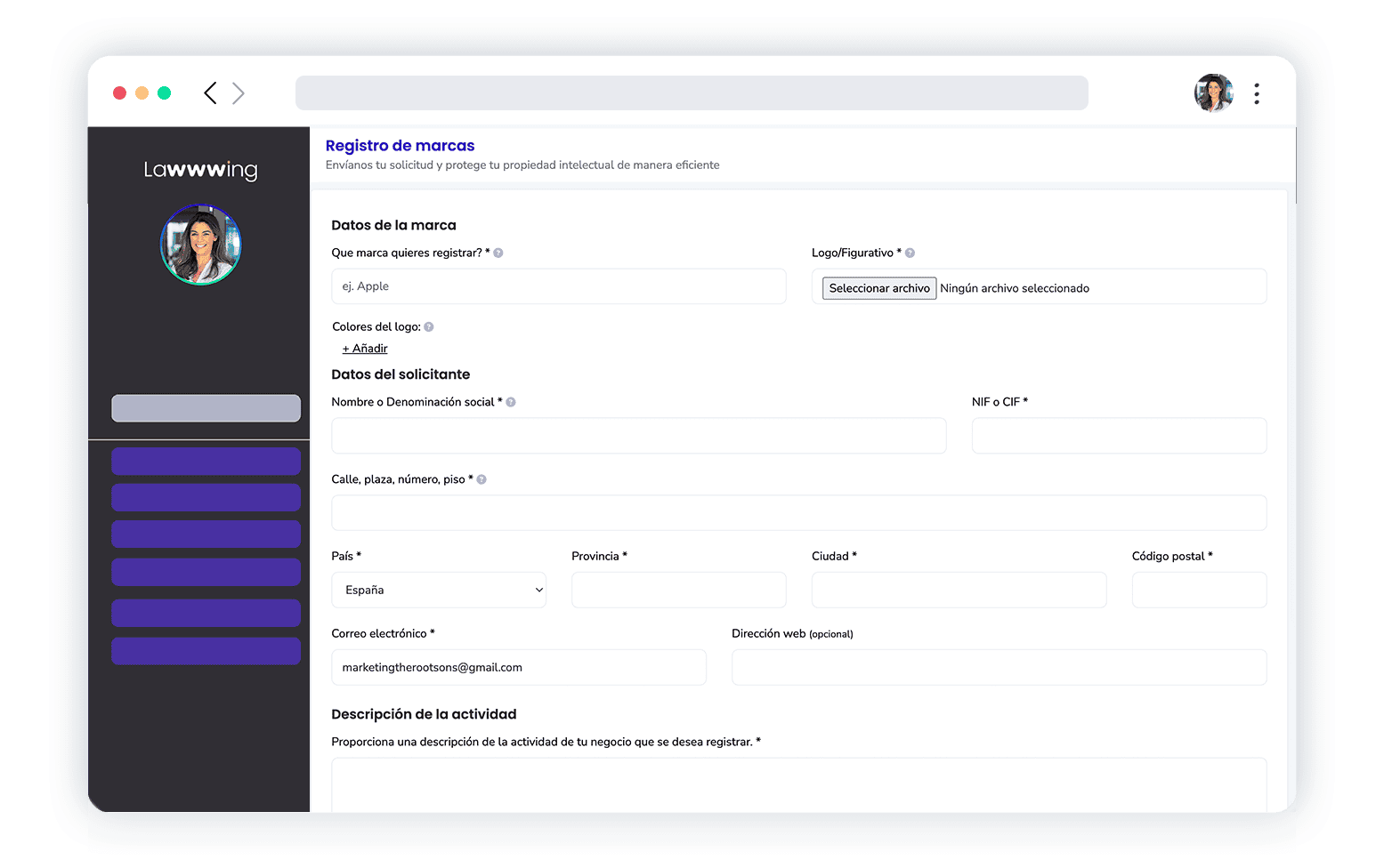 Formulario en la plataforma Lawwwing para el registro de marcas, mostrando campos para datos de la marca, información del solicitante y descripción de la actividad.